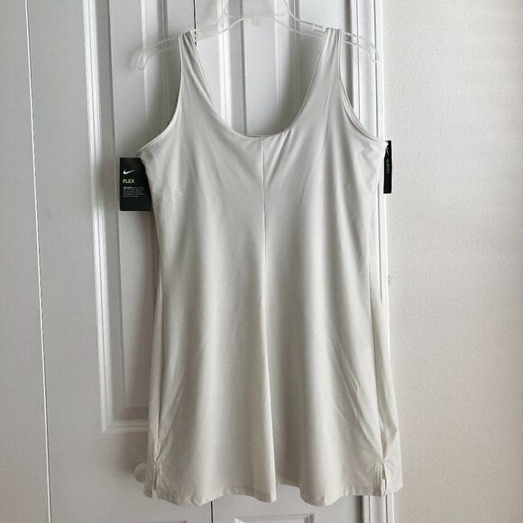 Nike Bliss Luxe Women's Training Dress with Built-In Shorts Slim Fit NWT Large - Picture 7 of 14